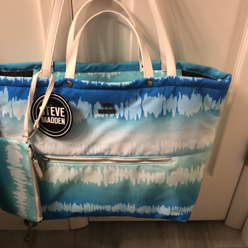 Steve Madden BKOBE Beach Tote with bonus pouch